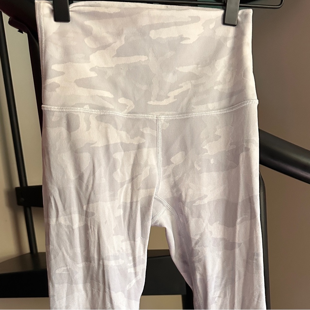 lulu wonder under leggings size 2 - Picture 2 of 4